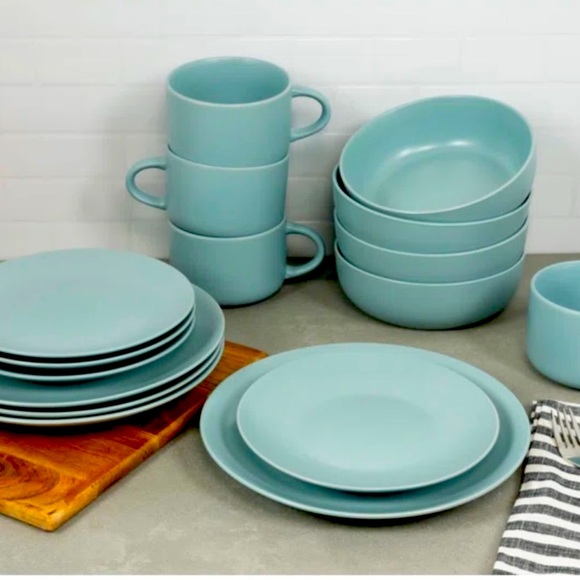 32pc dinnerware. - Picture 5 of 15
